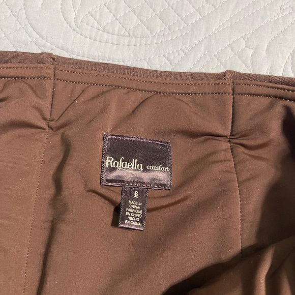 Women’s brown Rafaella pants size 6. Great condition. Always hung to dry. - Picture 4 of 4